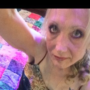 Meet your Posher, Adrienne